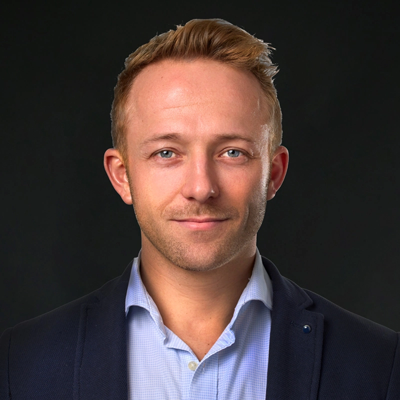 Alexander Tom