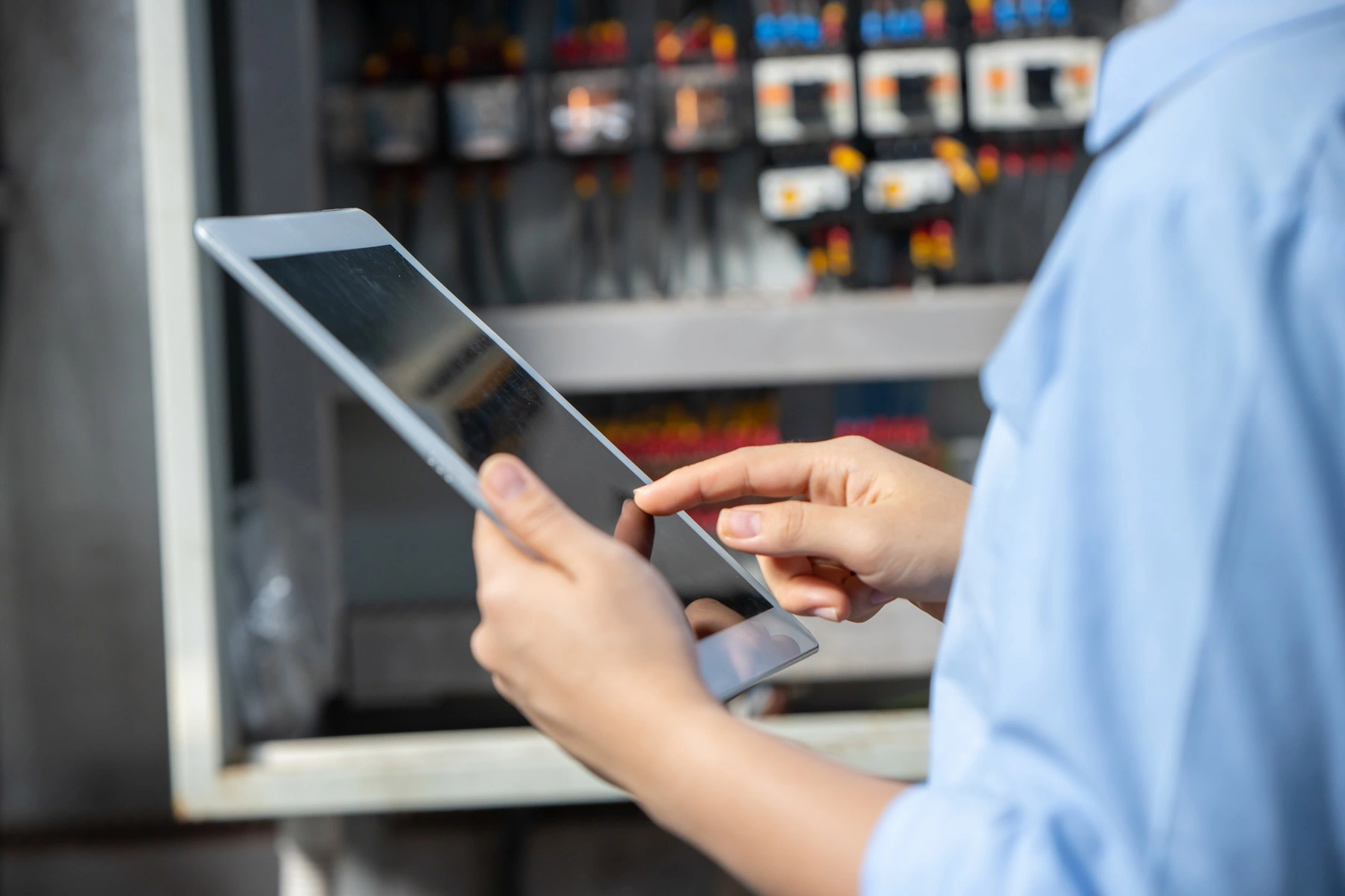 digital tablet - energy sector insights - Renown Capital
